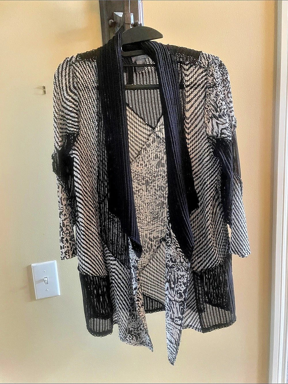Chico's Travelers Collection Open Front Cardigan in Black & White Size 0